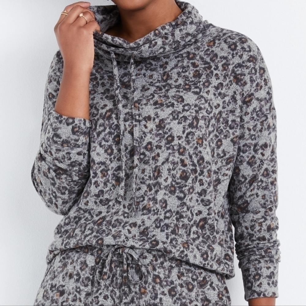 Maurices leopard print cowl neck long sleeve thin sweatshirt NWT